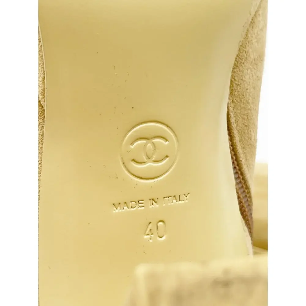 Chanel FW 2023 Beige Suede Cap Toe Knee High Block Heel Boots EU 40 CC Charm Zip